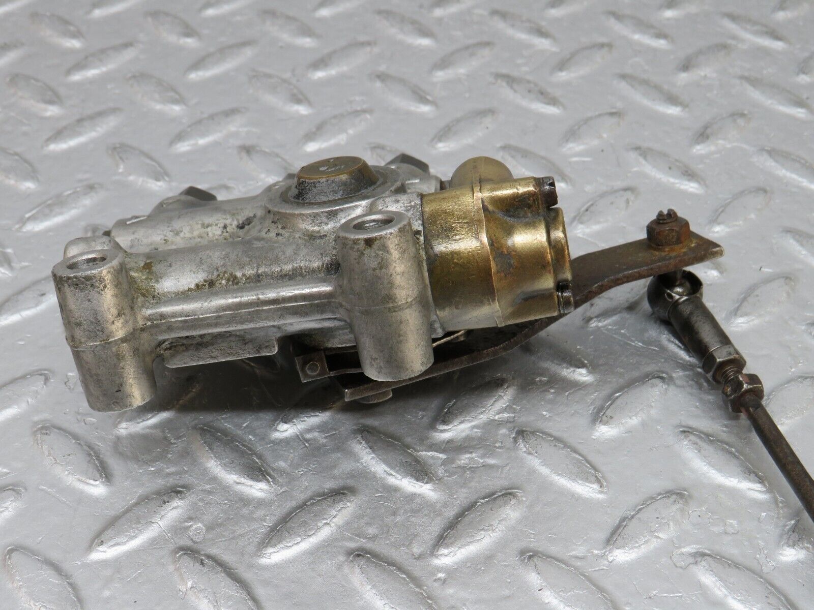 37548 Mercedes-Benz W109 300SEL Air Suspension Leveling Valve Bosch