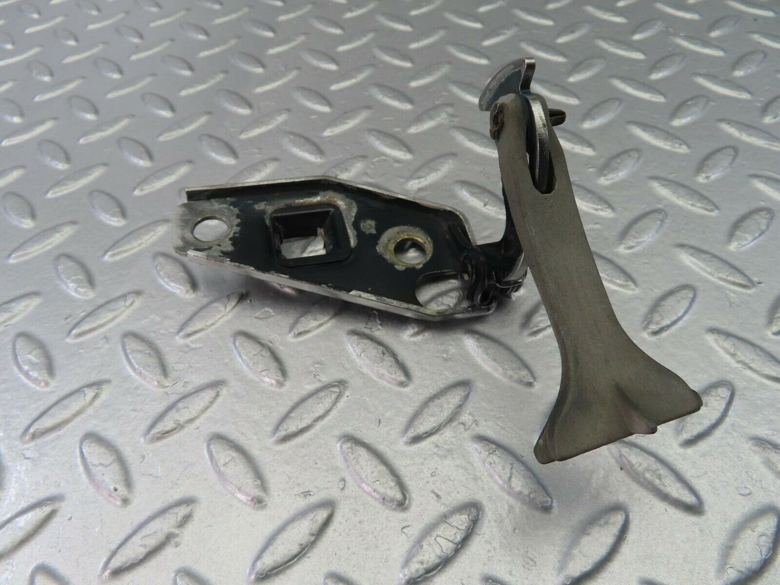 10528 Mercedes-Benz W201 190E Bonnet Safety Catch 2018800560