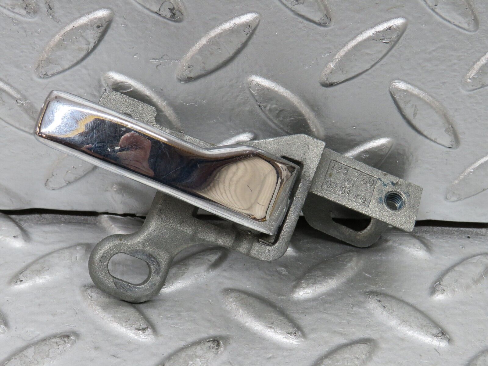 27176 Mercedes-Benz W123 280E Door Opener Door Handle Rear Right 1237600261