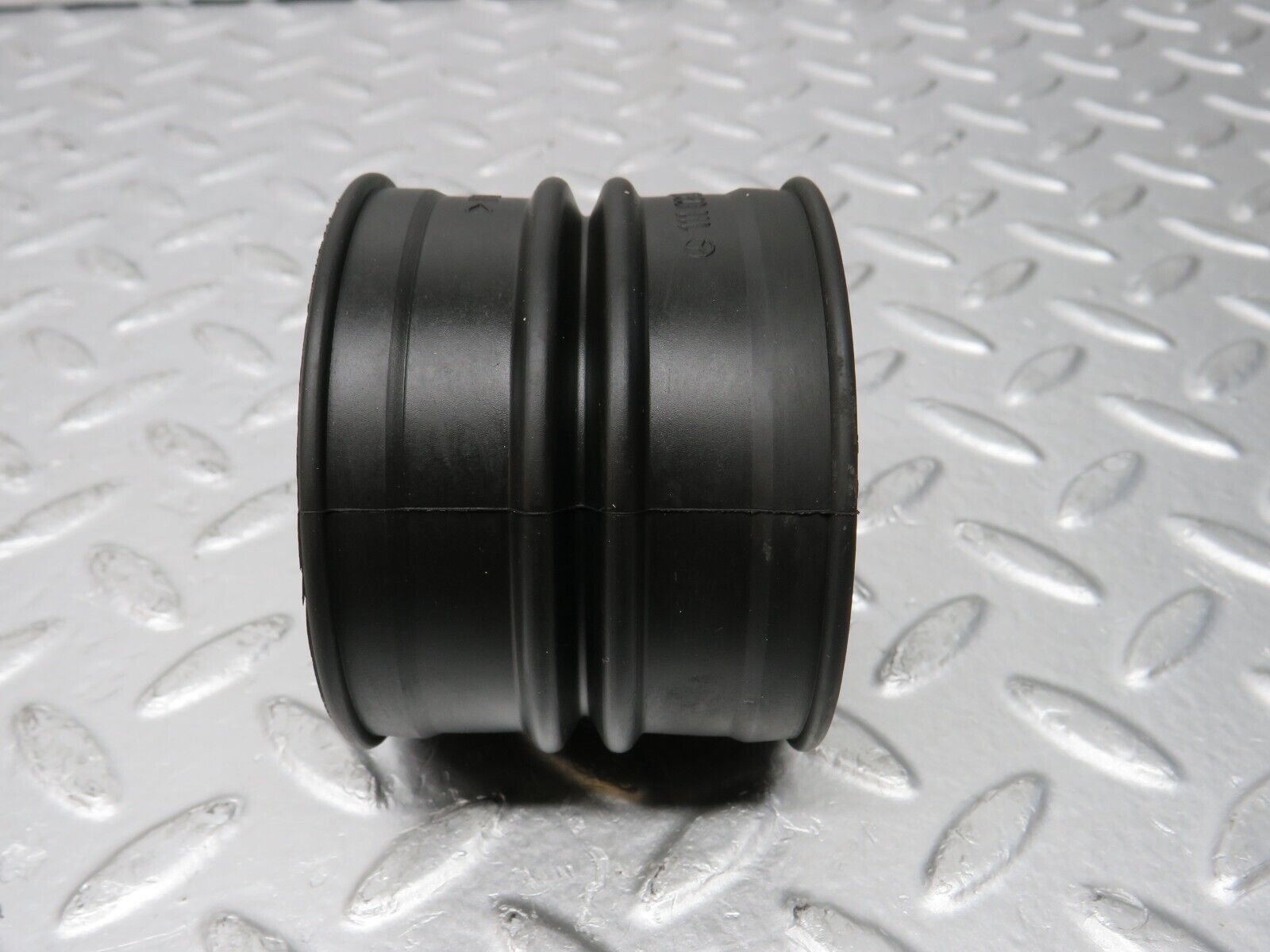 31242 Mercedes-Benz S124 220TE Wagon Air Intake Pipe 1110940291