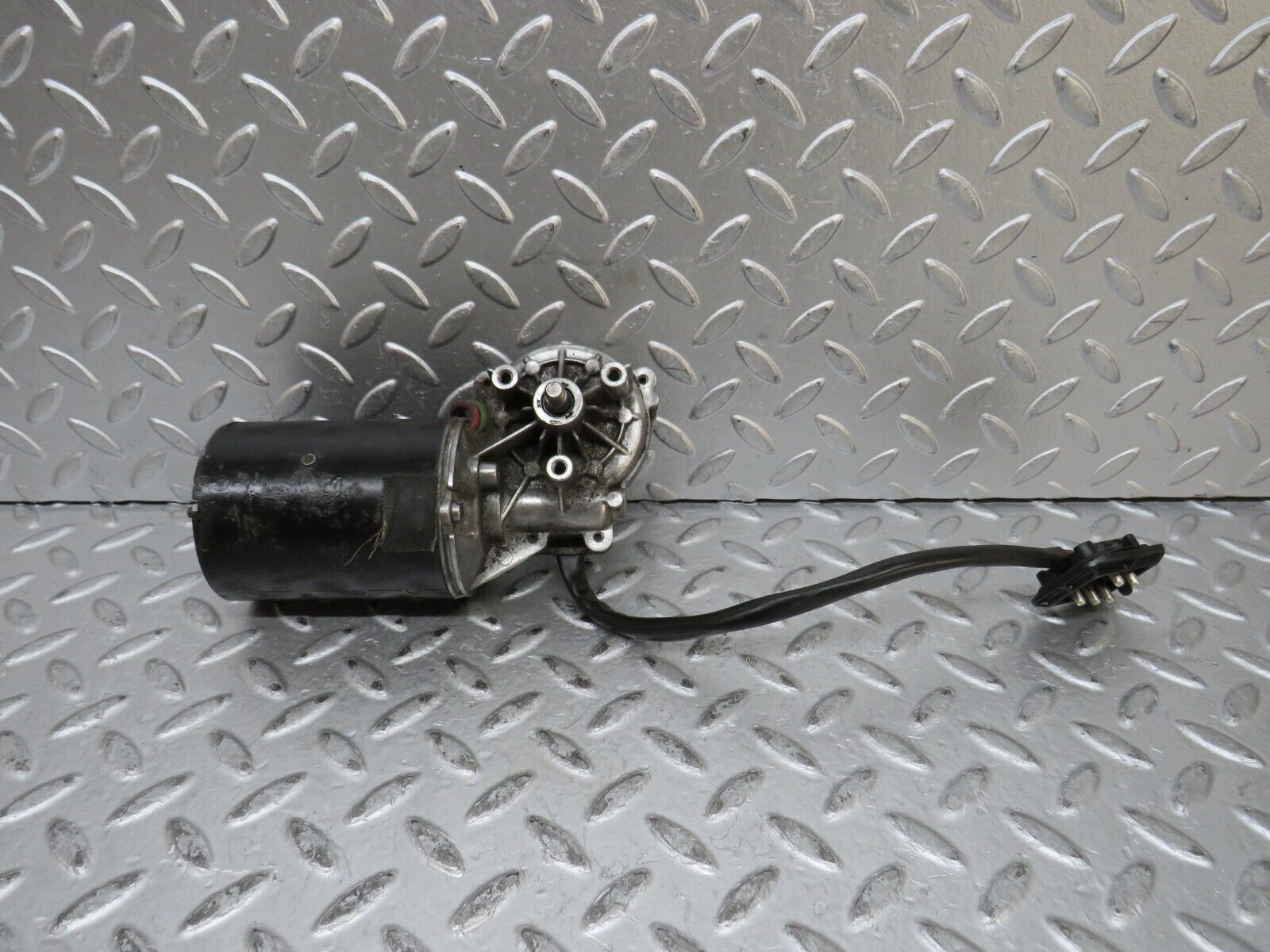 28481 Mercedes-Benz S123 240D Wagon Wiper Motor Bosch 0390341077