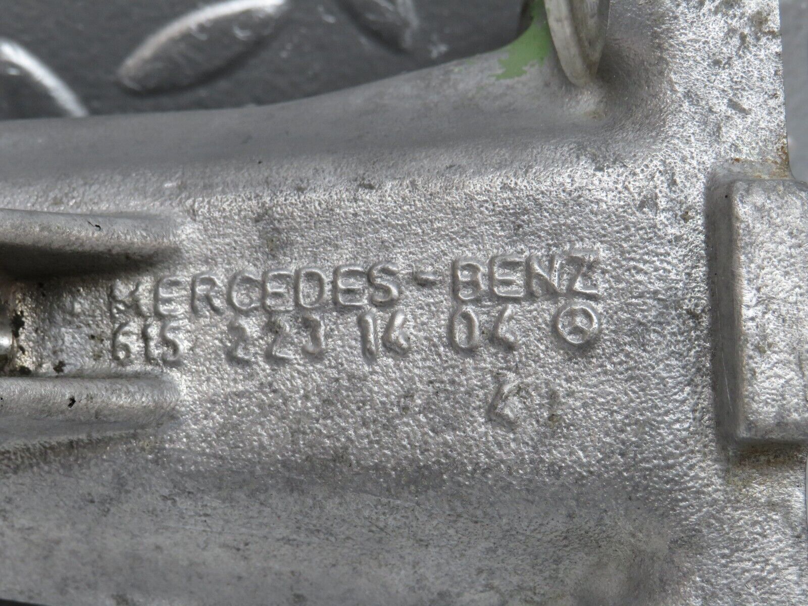 31045 Mercedes-Benz W123 200D Engine Mount Bracket Right Side 6152231404