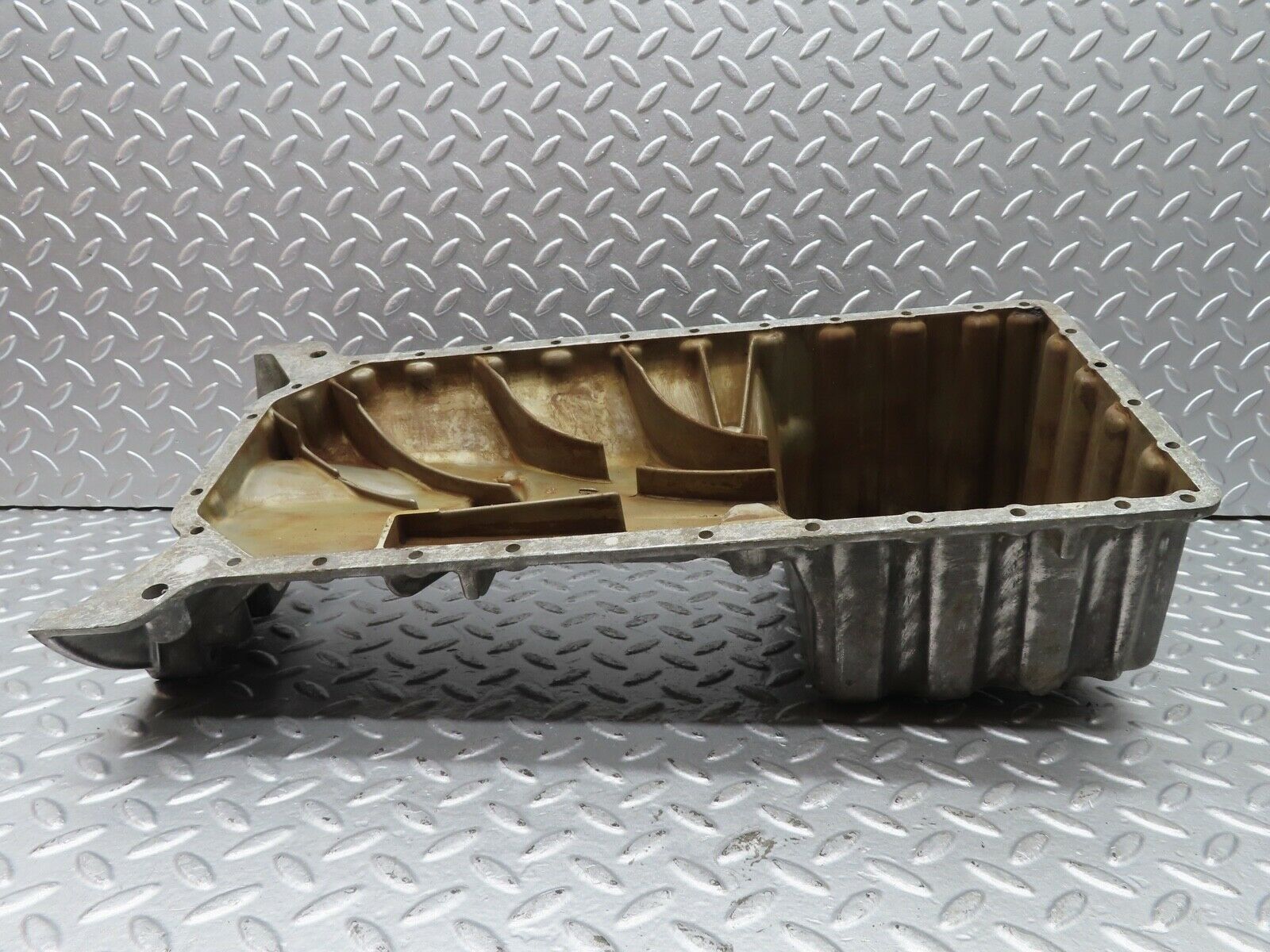 21368 Mercedes-Benz W123 230E Oil Pan Oil Sump 1020141702