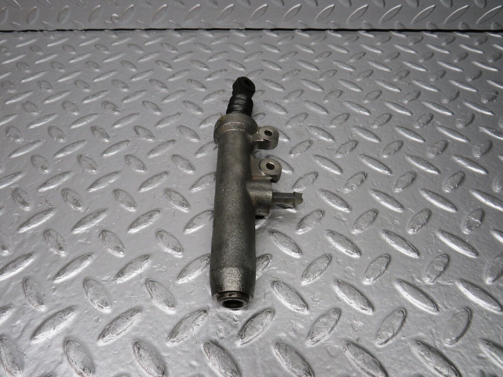 31407 Mercedes-Benz S124 220TE Wagon Clutch Master Cylinder