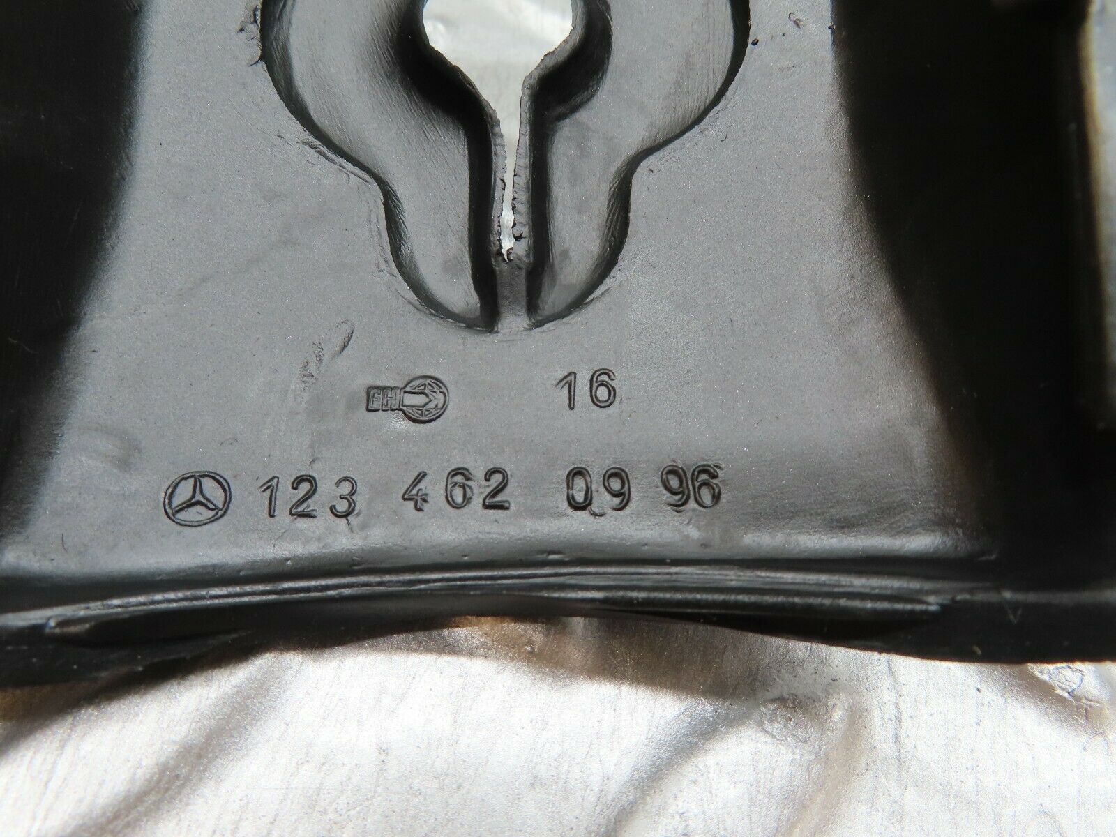 18007 Mercedes-Benz W123 200 Indicator Wiper Stalk Rubber Surround 1234620996