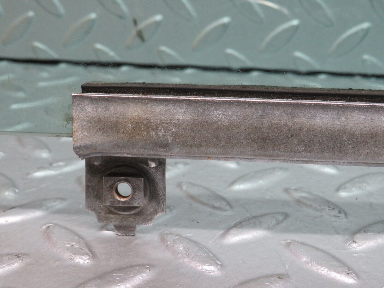 39664 Mercedes-Benz R129 320SL Coupe Right Door Window Glass