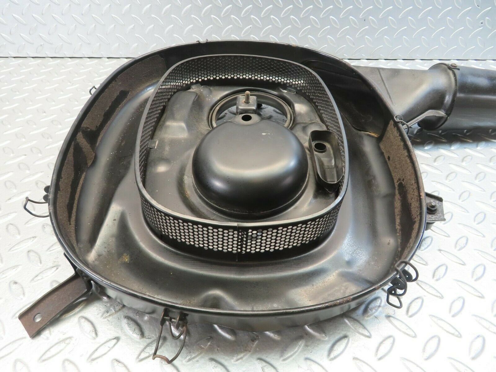 11402 Mercedes-Benz C123 230CE Coupe Air Filter Box Housing 1020900401