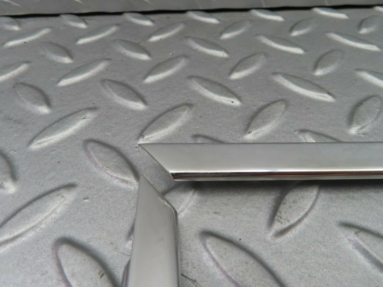 5909 Mercedes-Benz W123 200 Door Chrome Window Frame Rear Left