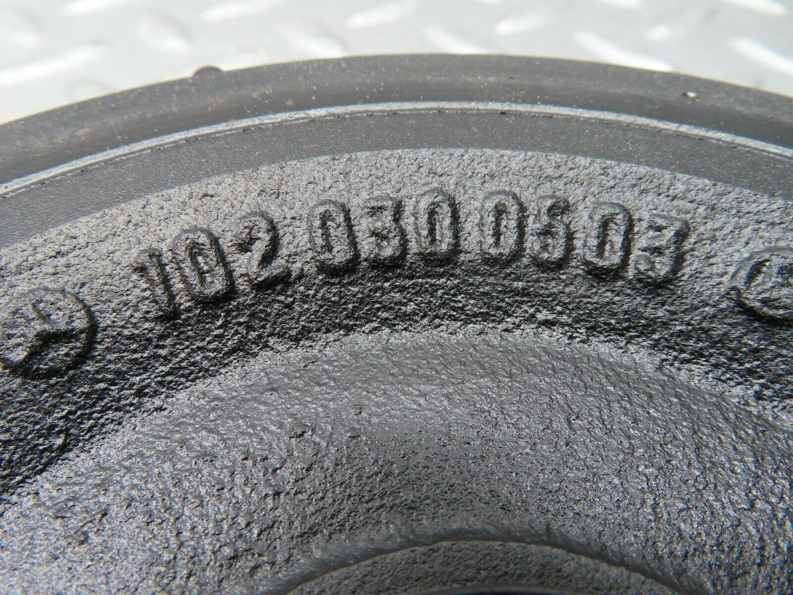 15267 Mercedes-Benz W123 230E Crankshaft Vibration Damper Pulley 1020300503