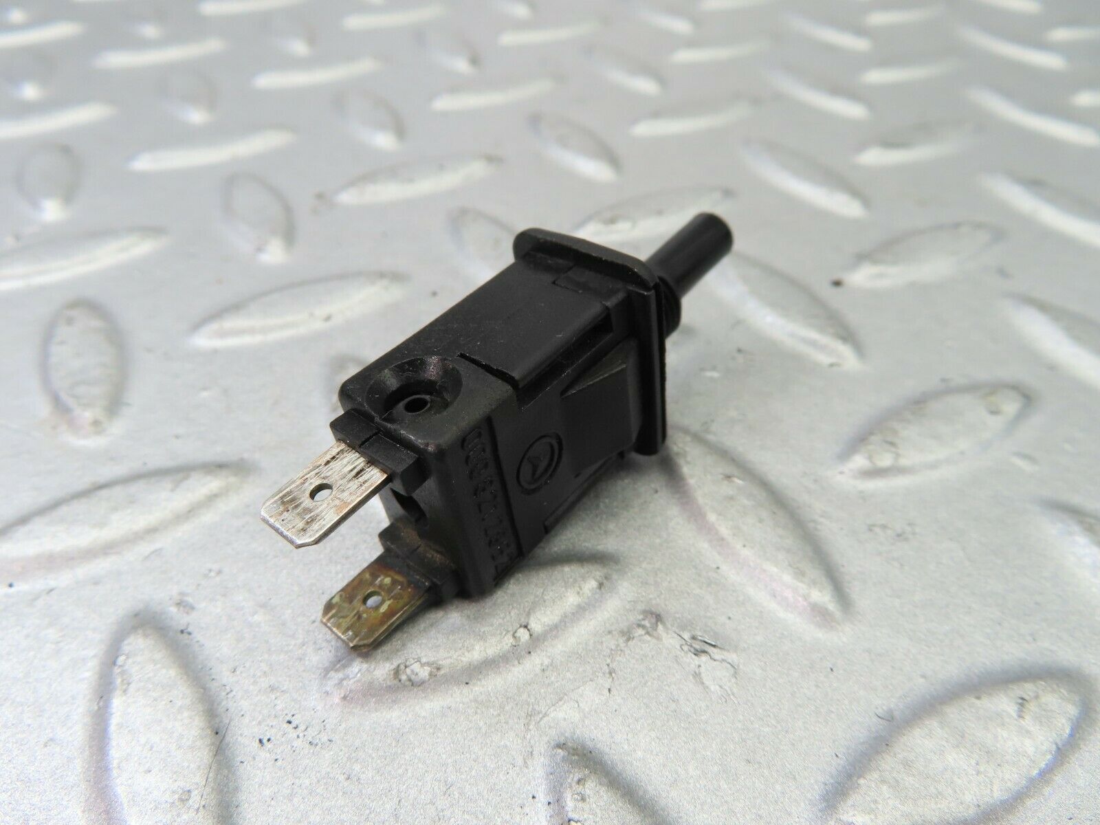 7473 Mercedes-Benz W116 450SE Door Contact Switch 0008212852