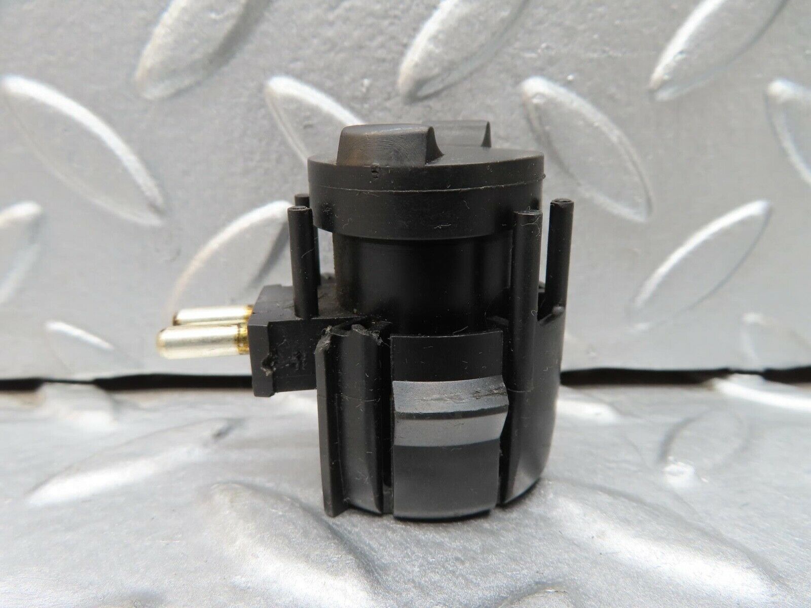 16069 Mercedes-Benz W123 280E Gearbox Kick Down Switch 0015456314