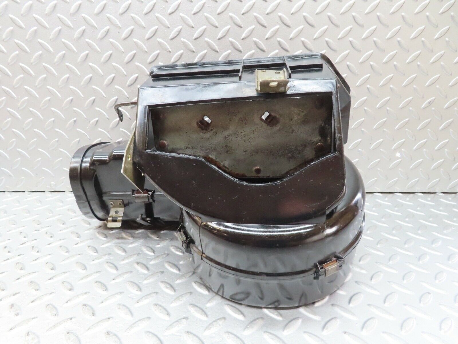 17759 Mercedes-Benz W116 450SEL Heater Blower Motor Housing