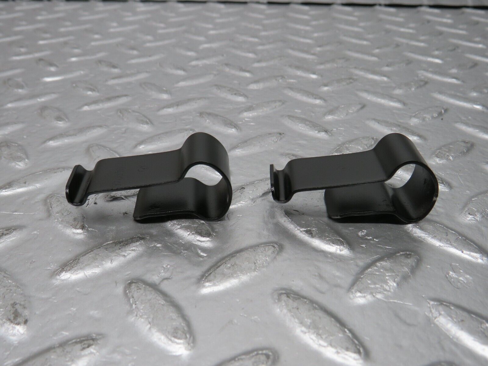 30394 Mercedes-Benz W124 230E Radiator Fan Shroud Holder Pair 2015040046