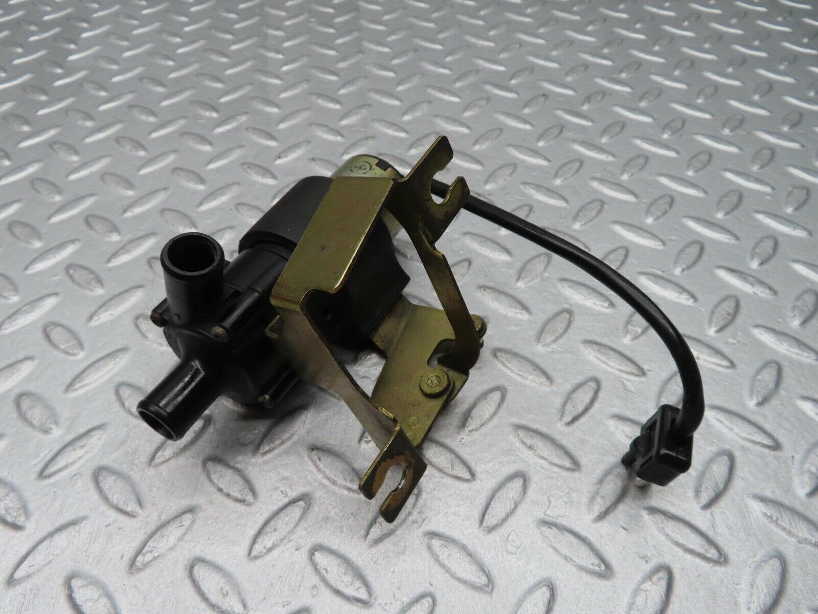 12077 Mercedes-Benz R129 300SL Coupe Heating Water Pump 0018351064