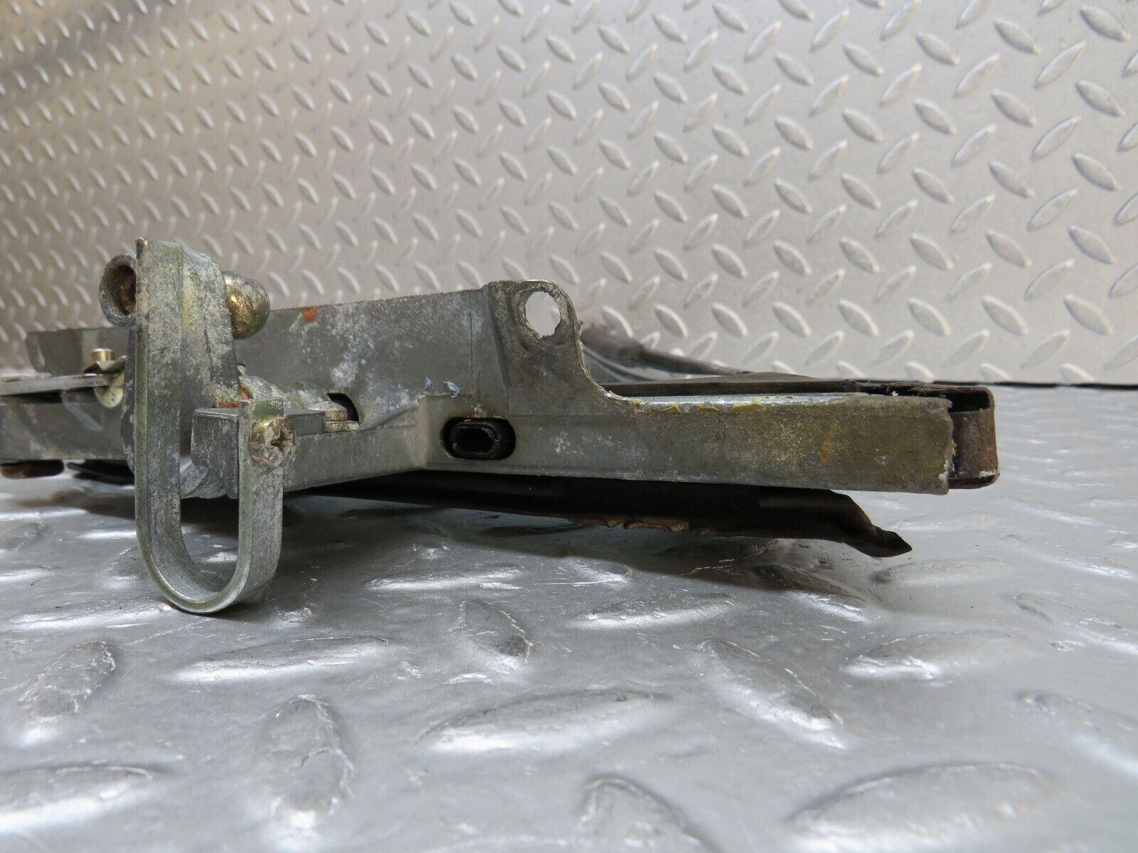 37518 Mercedes-Benz W109 300SEL Front Left Quarter Window Glass