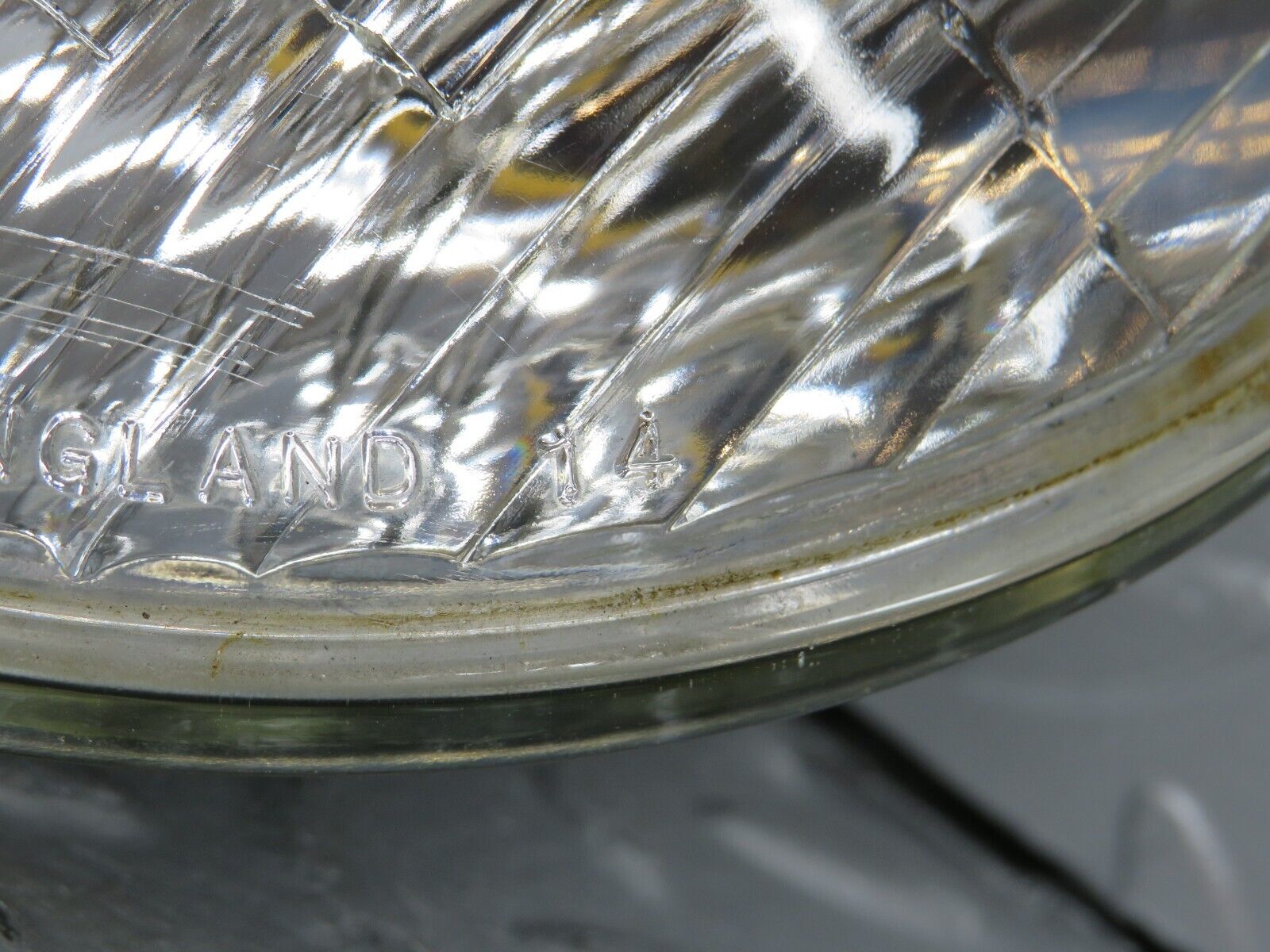 40366 Mercedes-Benz W110 230 Headlight Sealed Beam Lucas 7285