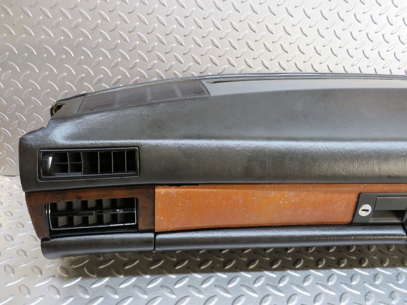 37158 Mercedes-Benz C126 420SEC Coupe Dashboard Black