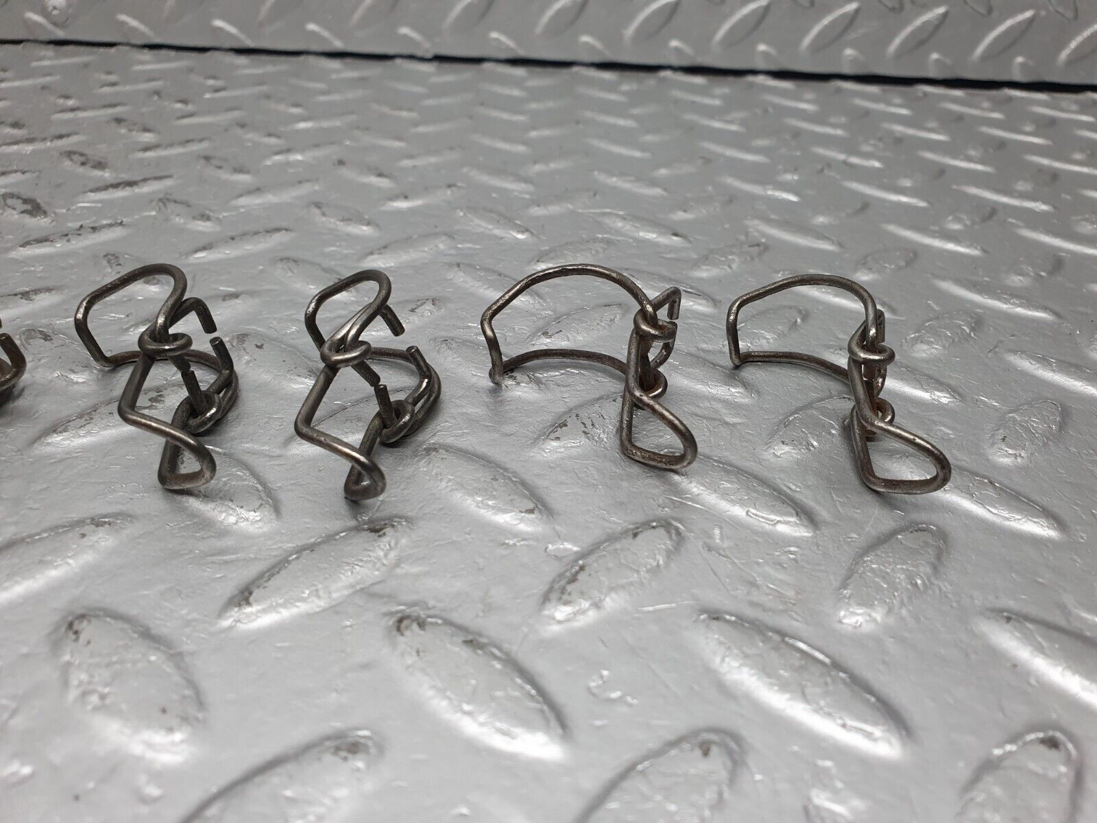 41196 Mercedes-Benz W126 300SE Air Filter Box Housing Clip Set 7x