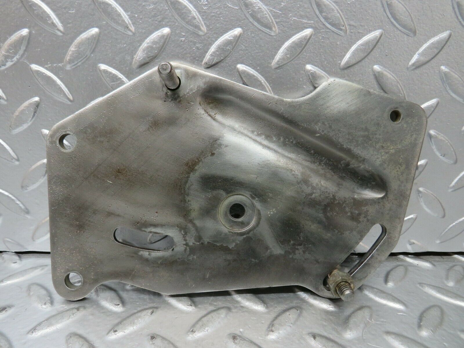 23357 Mercedes-Benz W116 350SE Power Steering Pump Bracket