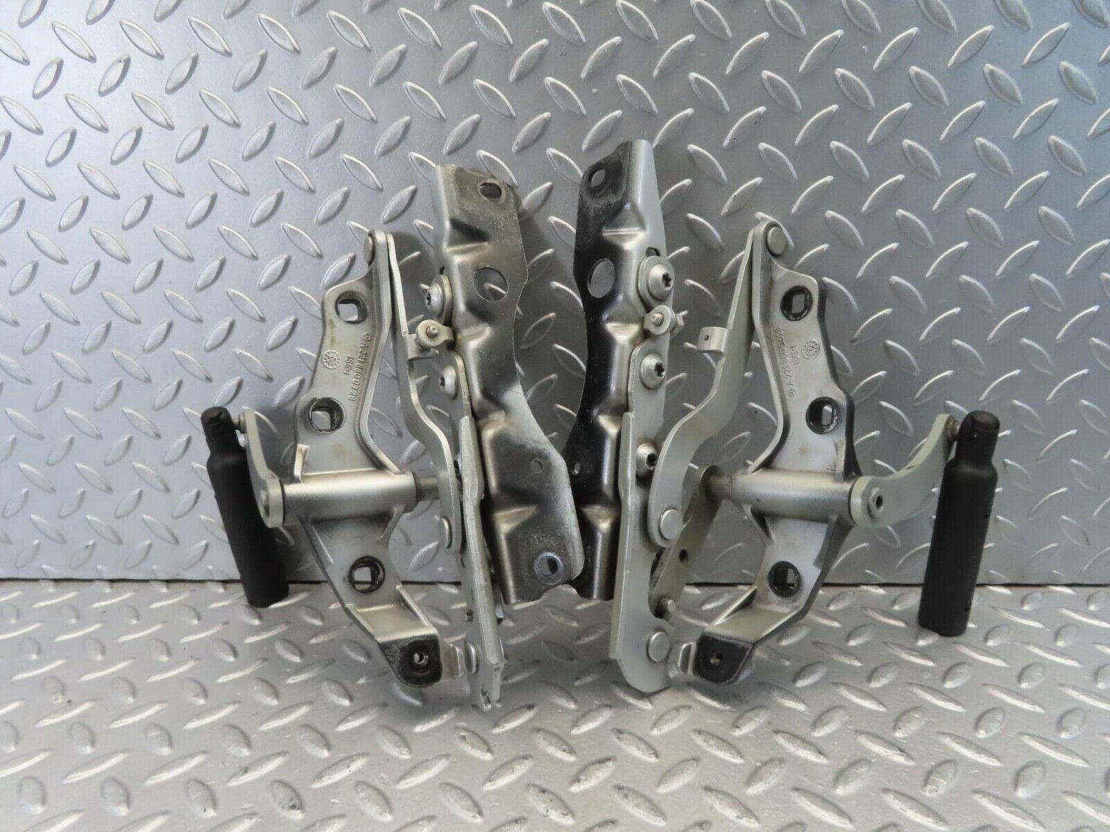 11204 Mercedes-Benz W221 S320 Bonnet Hinge Left And Right