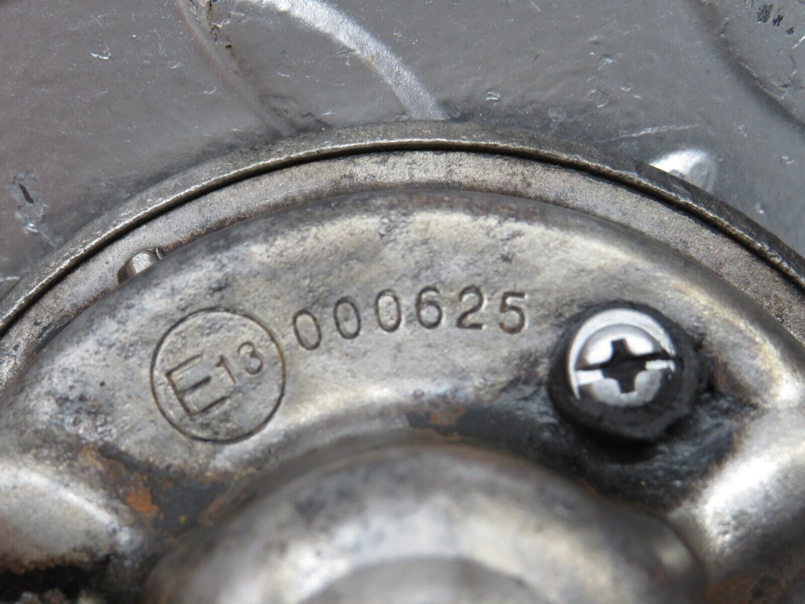 28837 Mercedes-Benz W123 230E Horn 000625