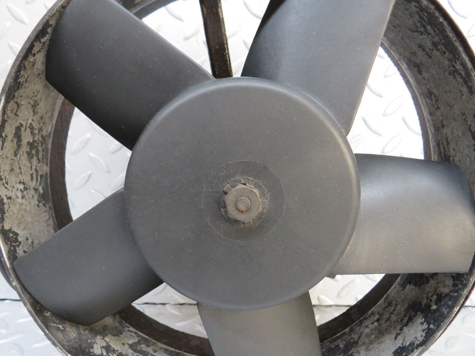 37596 Mercedes-Benz W109 300SEL Engine Cooling Fan