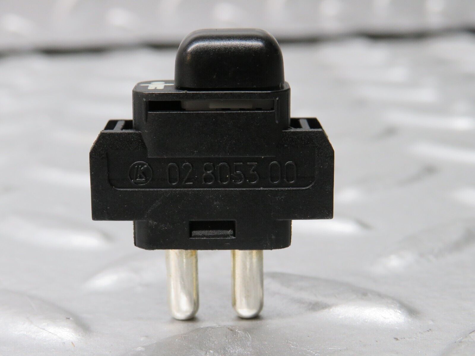 30577 Mercedes-Benz W201 190E 2.0L Child Lock Control Switch 1248204910