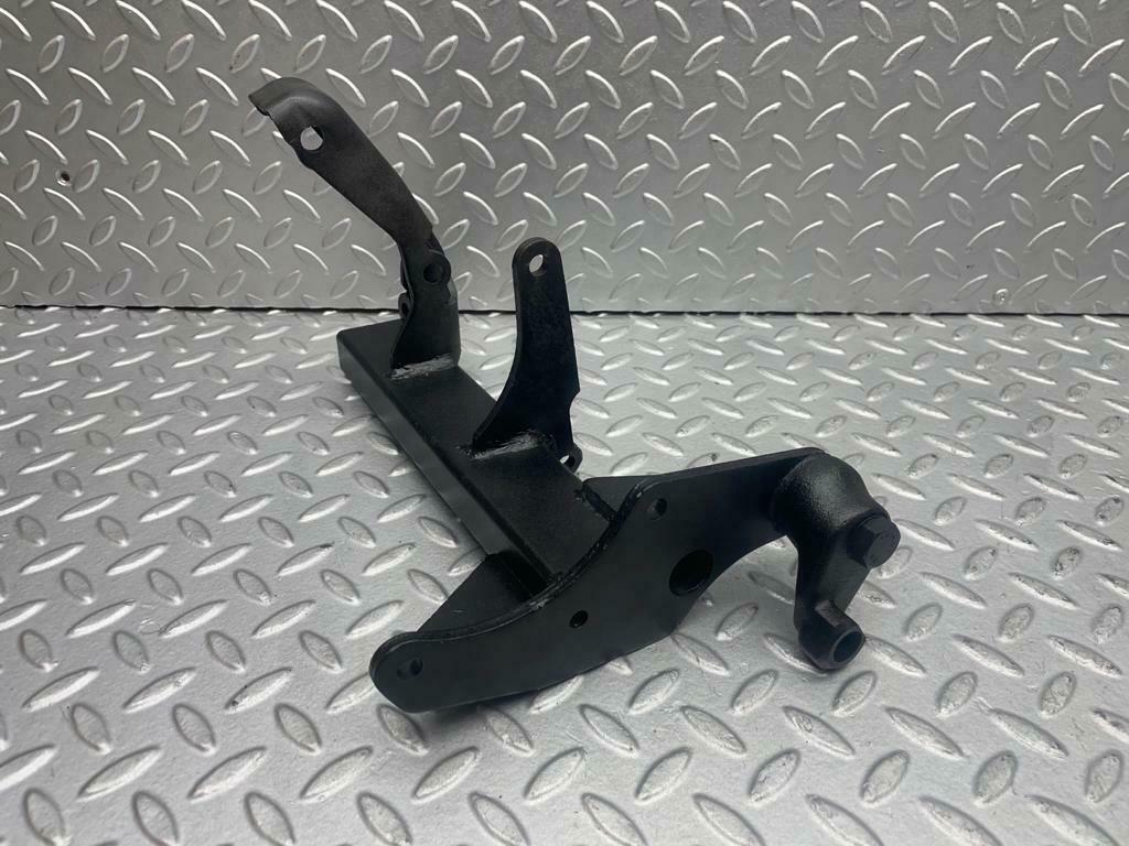 0022 Mercedes-Benz W116 350 SE Air Conditioning Compressor Holder 1161320140