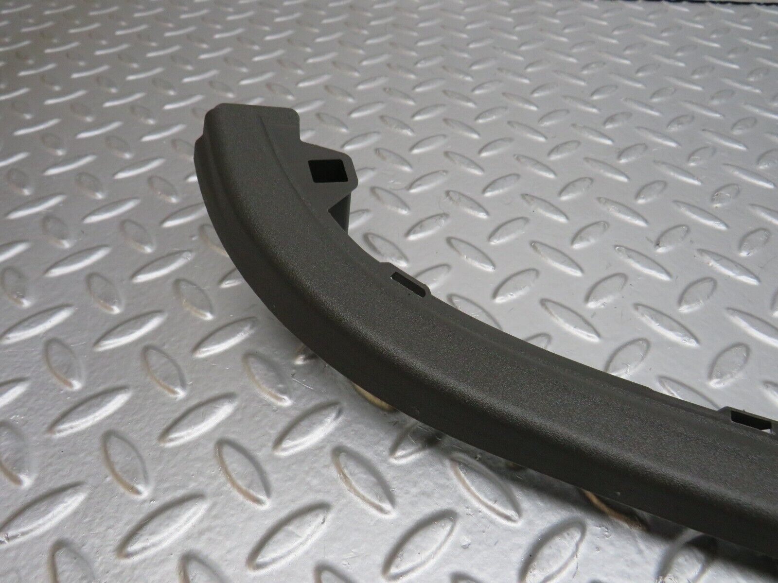 35286 Mercedes-Benz W221 Front Left Door Window Frame Trim 2217250171