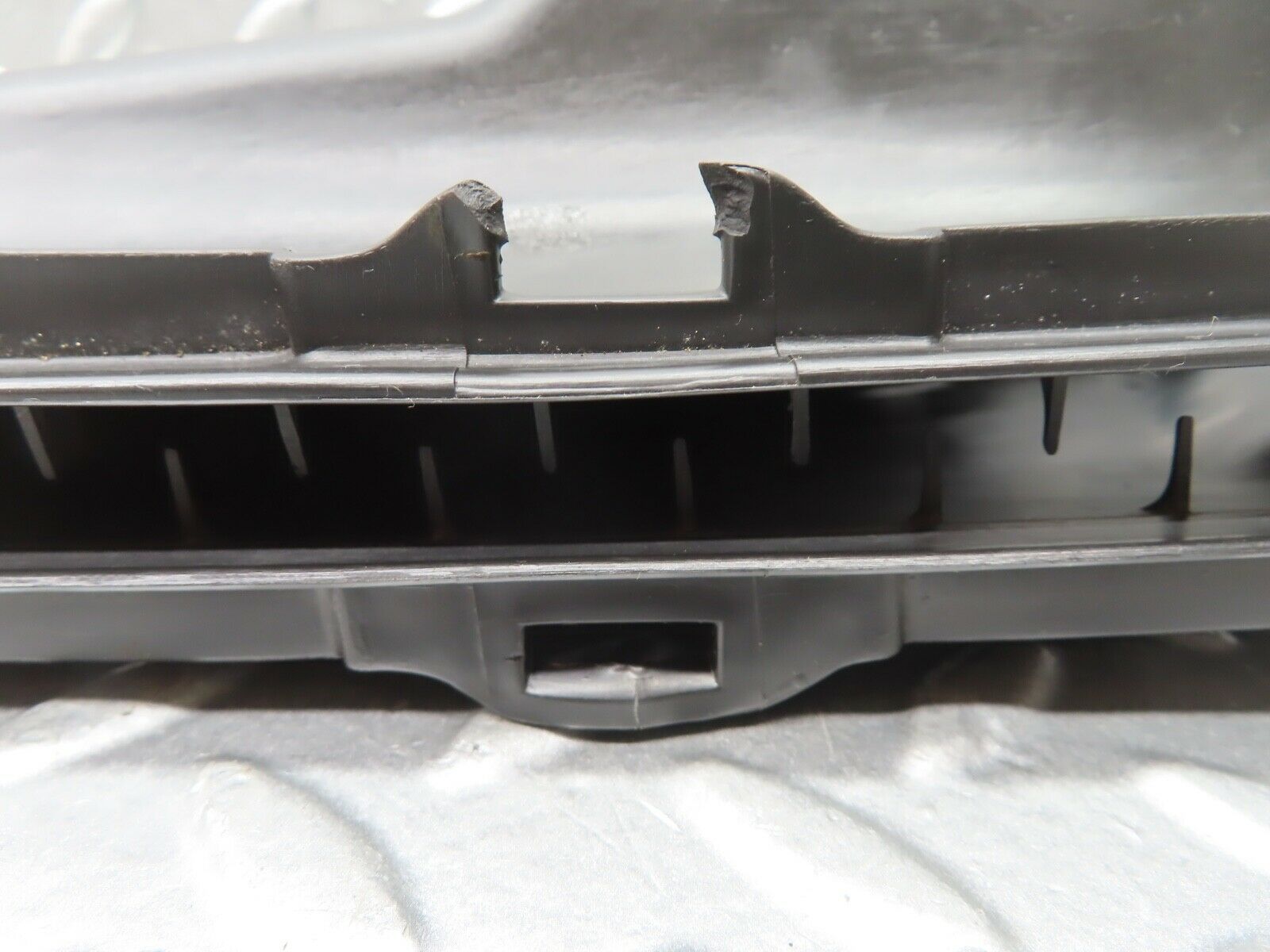 21658 Mercedes-Benz W126 300SE Dashboard Air Vent Duct Pair 1268300119