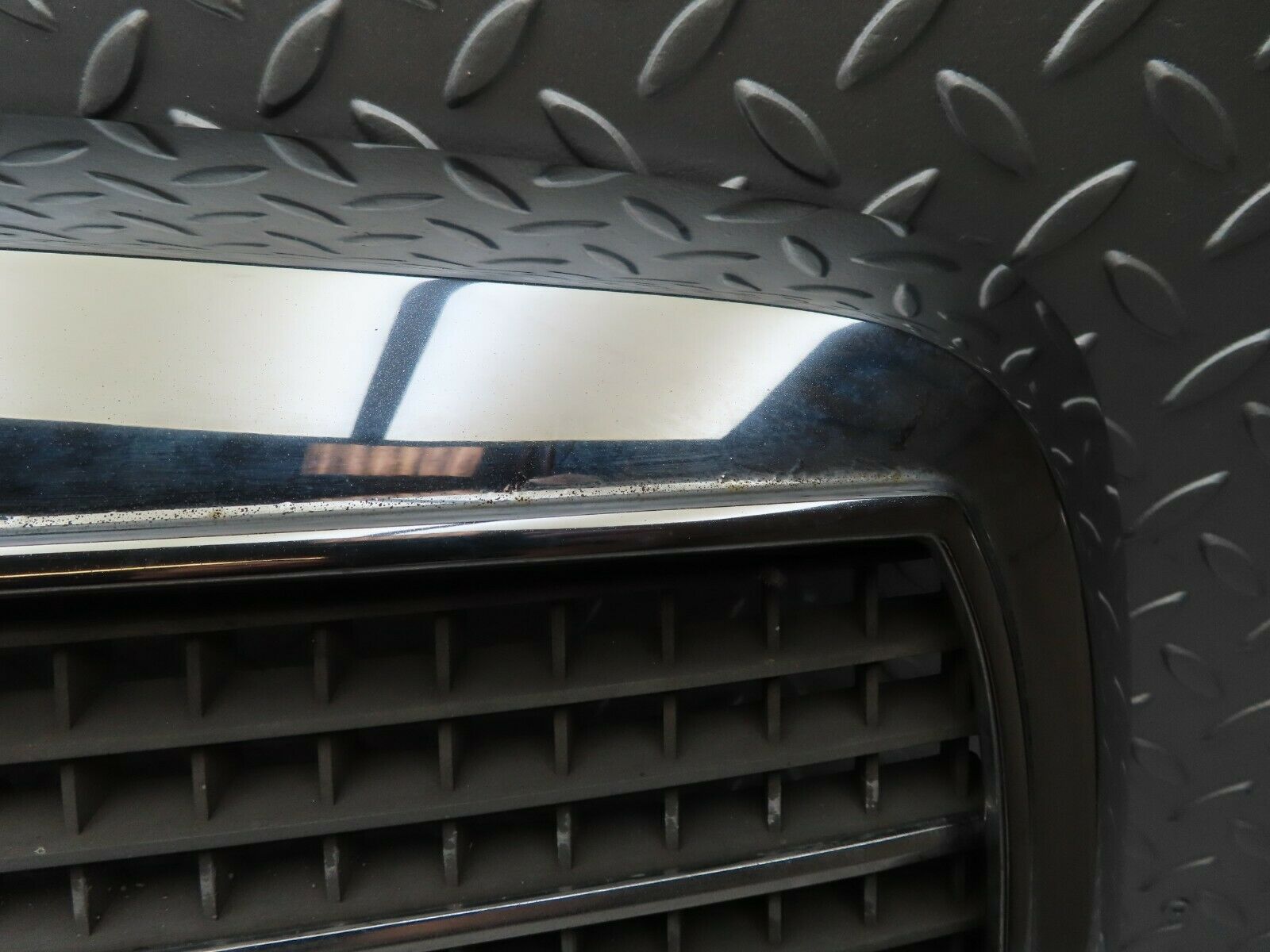 4580 Mercedes-Benz W114 280CE Coupe Bonnet Grill Chrome