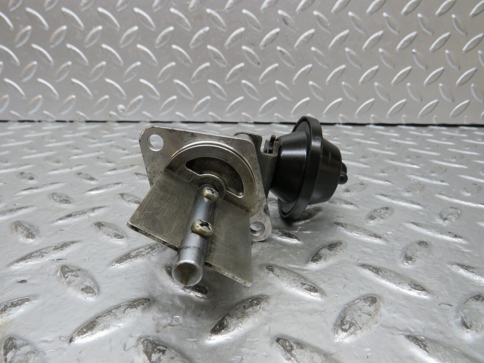 27814 Mercedes-Benz S124 300TE Wagon Intake Valve Pierburg 6061400231