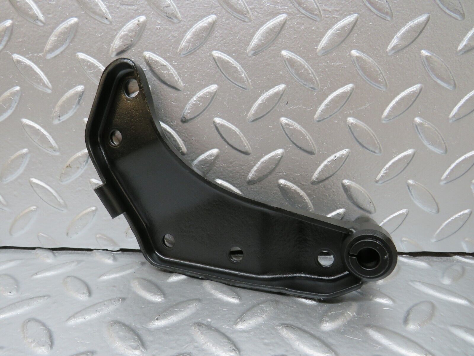 25554 Mercedes-Benz W123 200 Alternator Generator Bracket