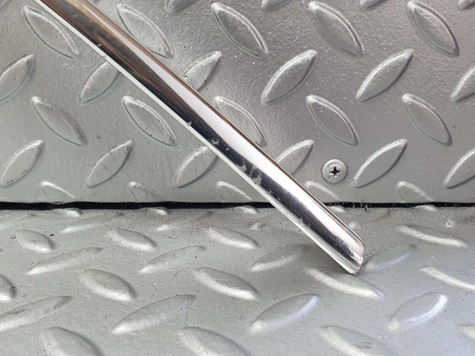 41262 Mercedes-Benz W126 300SE Roof Chrome Trim Left Side