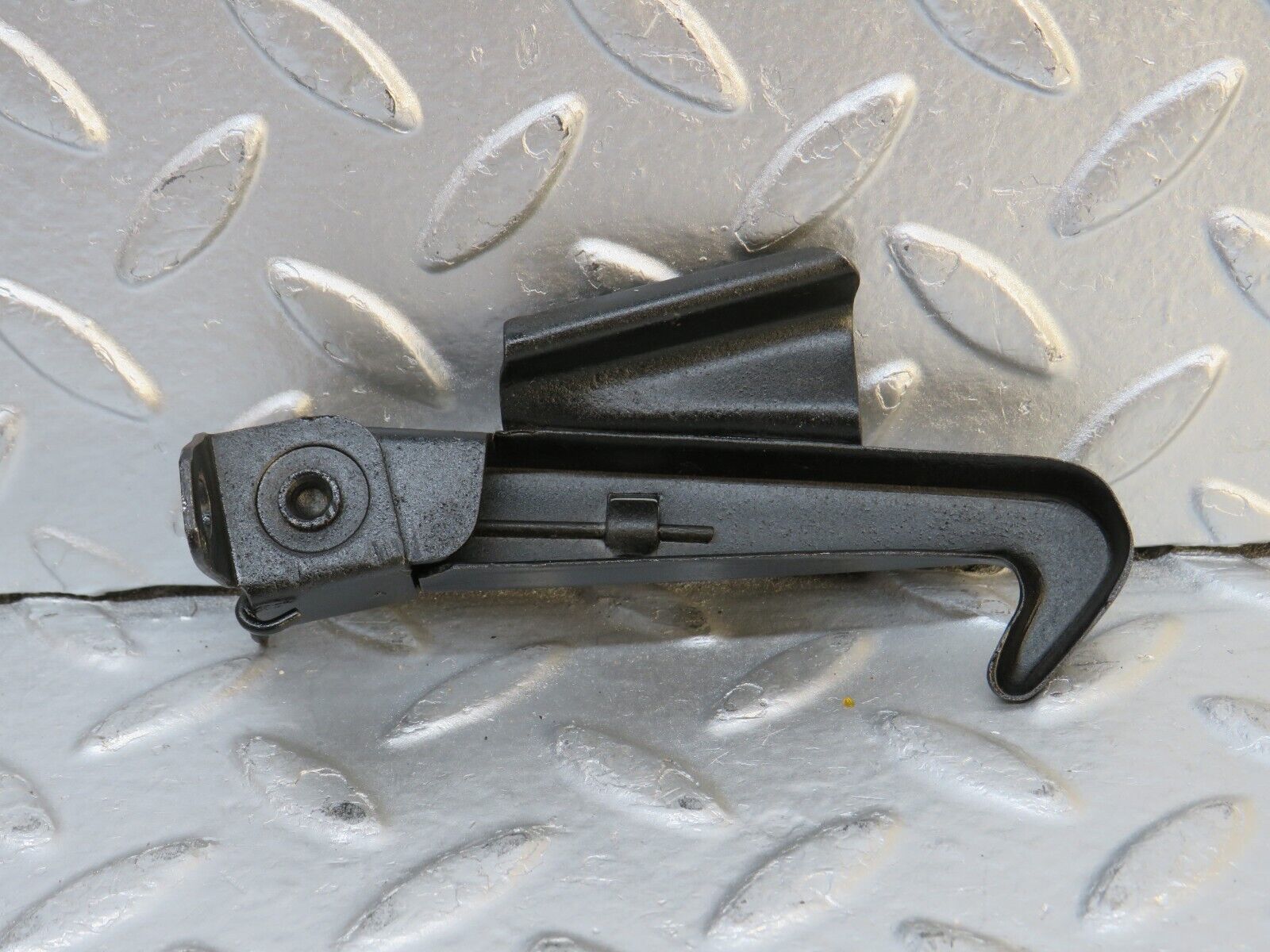 32244 Mercedes-Benz W116 350SE Bonnet Safety Right Side