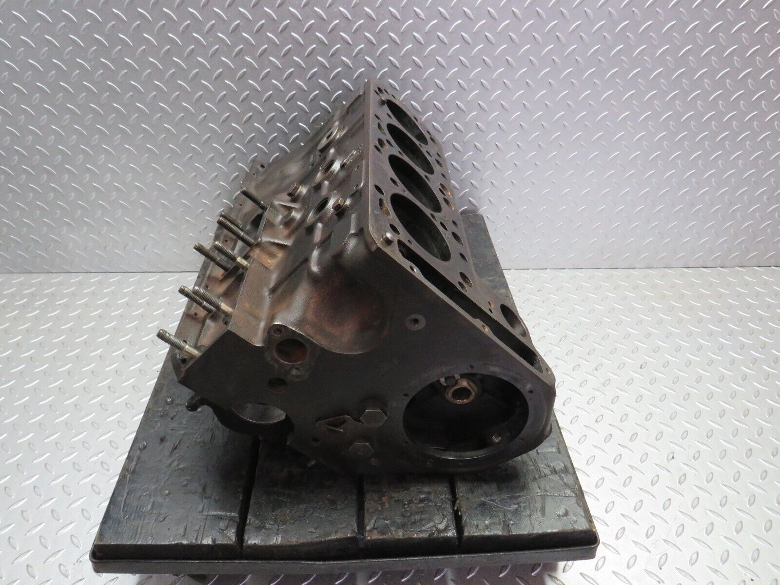 31170 Mercedes-Benz W123 200D Engine Block OM615.940 6150113001