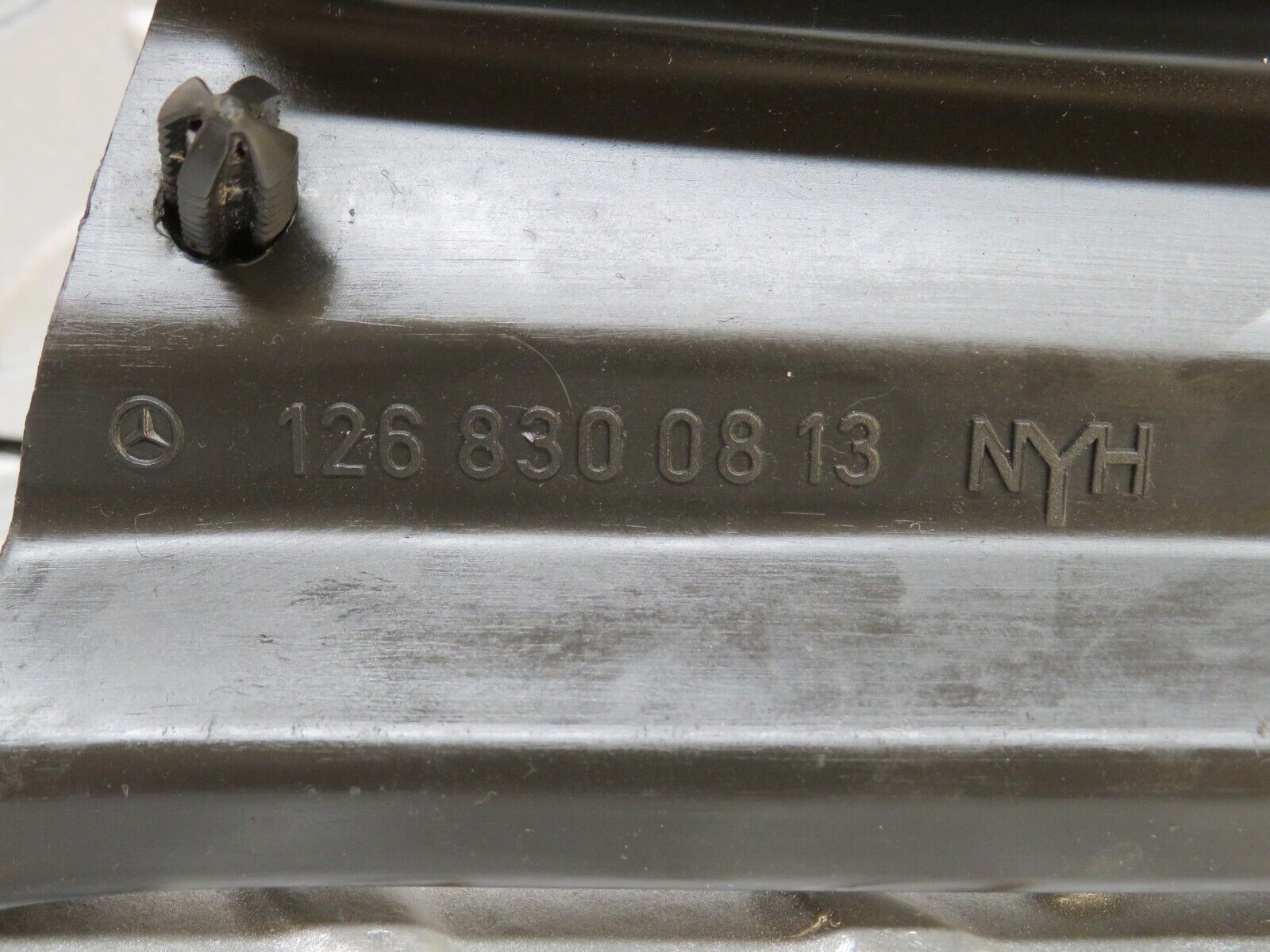 37031 Mercedes-Benz C126 420SEC Coupe Water Drain 1268300813 1268300713