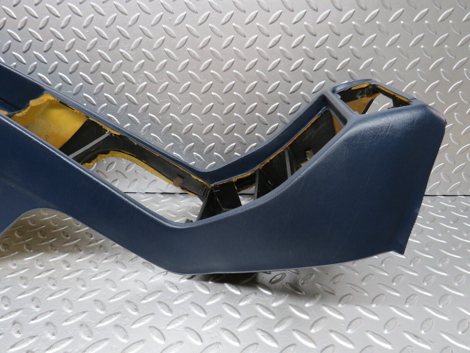 26864 Mercedes-Benz W123 240D Centre Console Blue