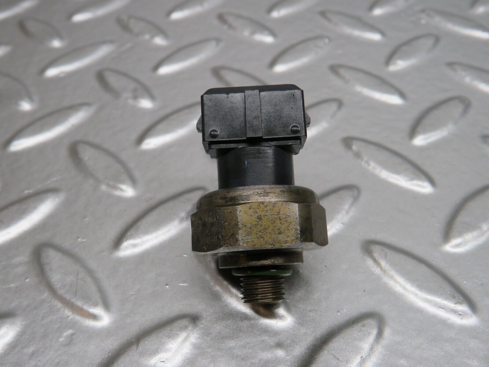 24695 Mercedes-Benz W140 S320 A/C Pressure Switch 1408300072