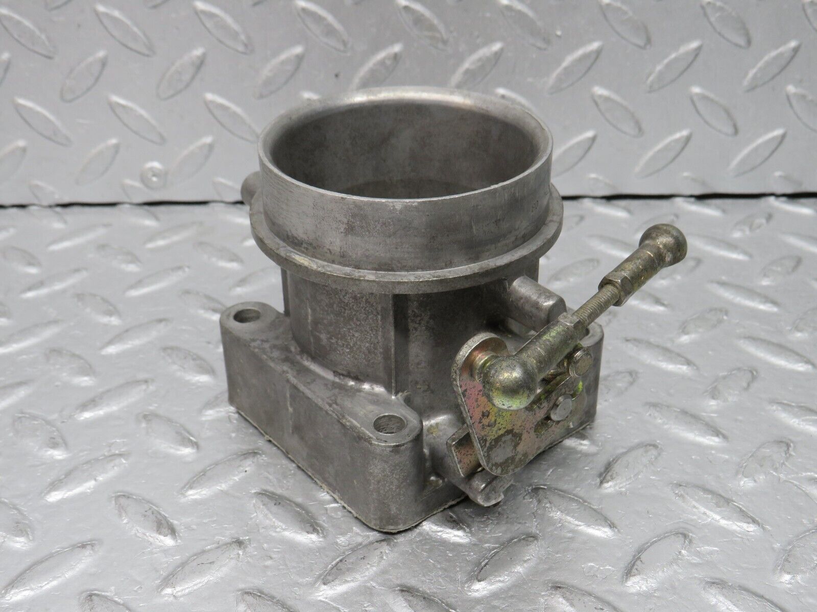 37575 Mercedes-Benz W109 300SEL Throttle Body Valve