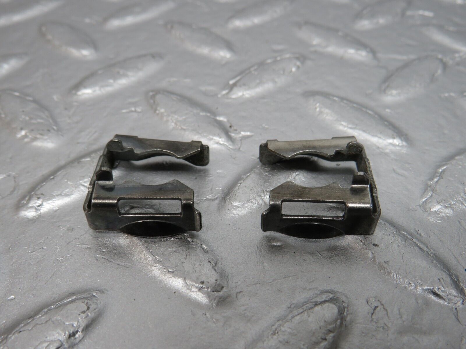 39776 Mercedes-Benz R129 320SL Coupe Fuel Injector Bracket 2x