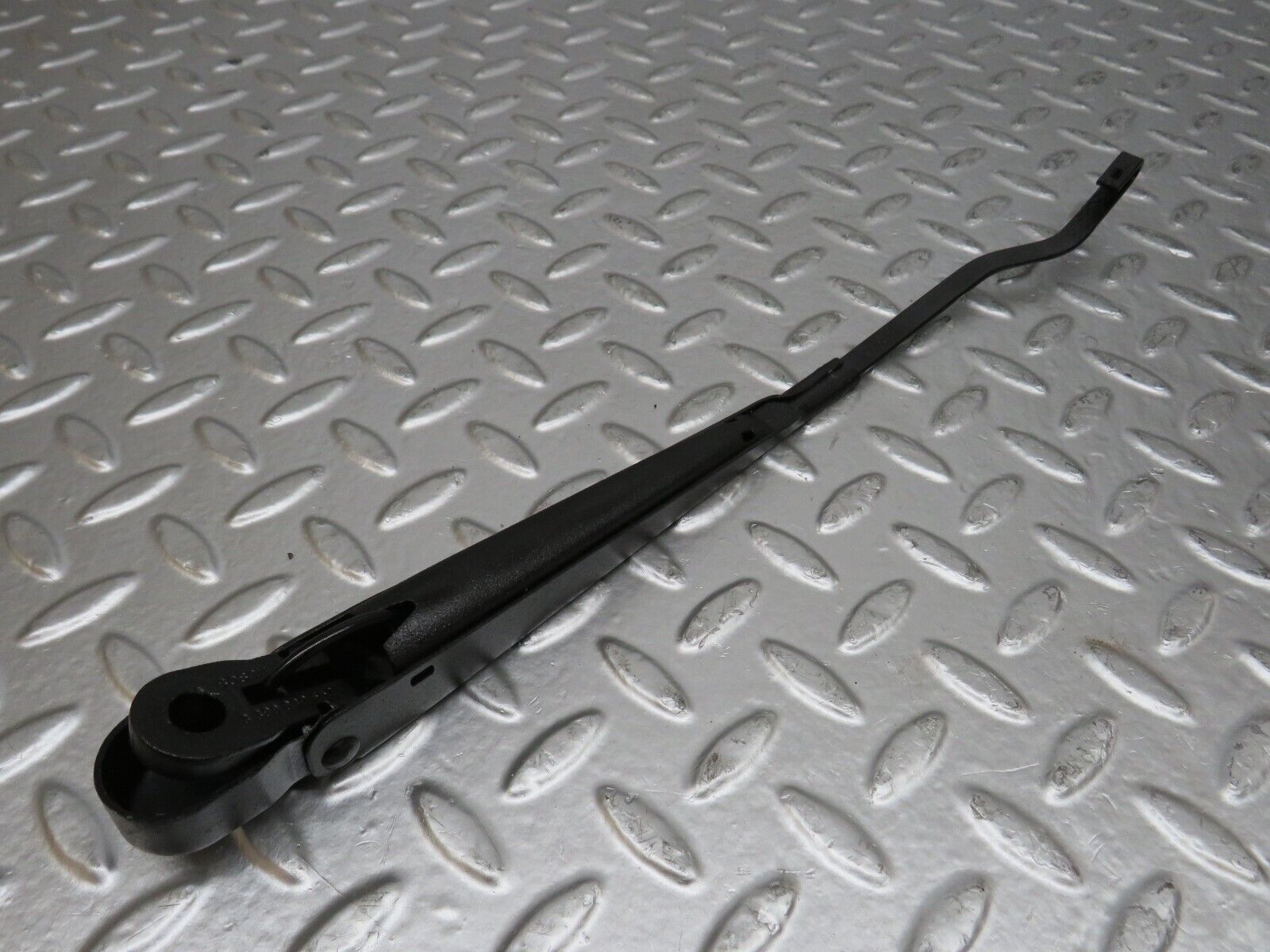 25427 Mercedes-Benz W123 200 Wiper Arm Bosch Left Side 3399990553