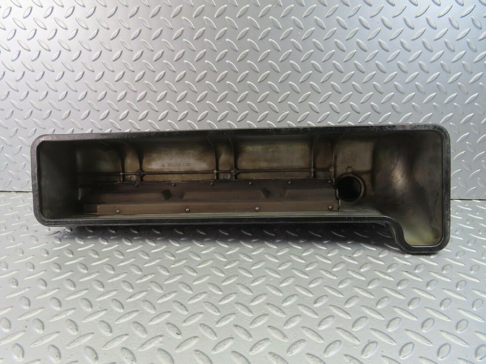 10197 Mercedes-Benz W111 220SE Cylinder Head Valve Cover 1800161305