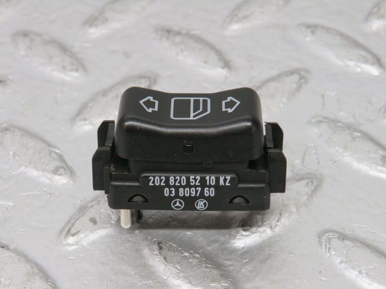 33321 Mercedes-Benz W202 C180 Electric Window Switch Right 2028205210
