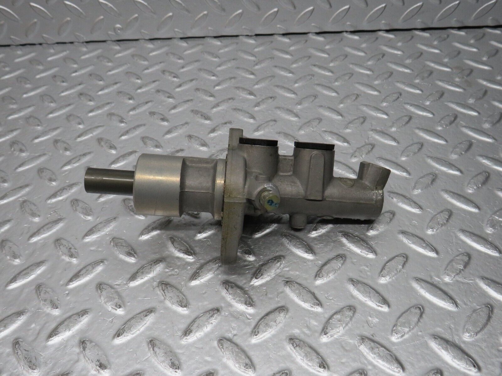 31744 Mercedes-Benz W201 190LE 1.8L Brake Master Cylinder