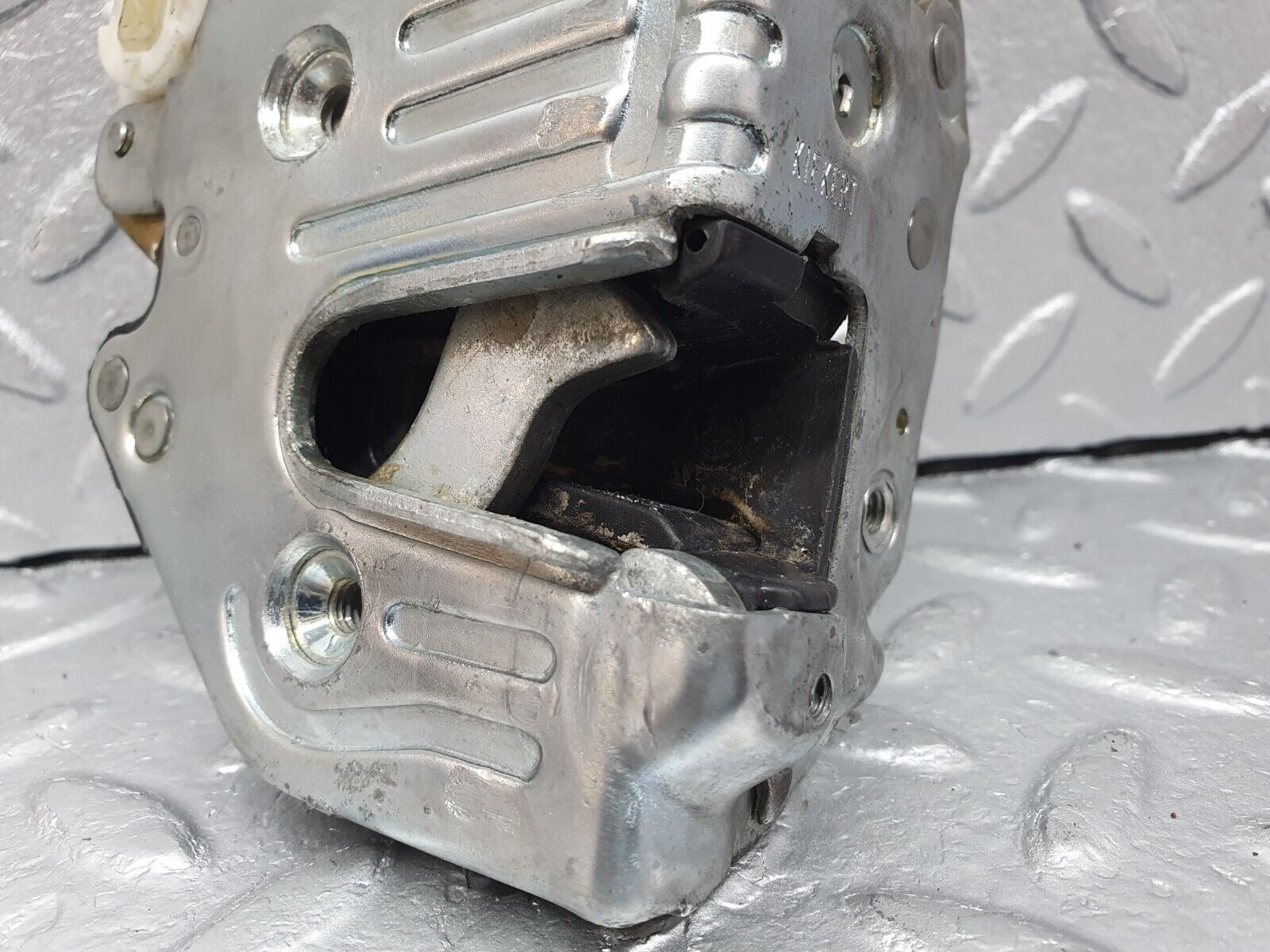 41500 Mercedes-Benz W124 200E Front Left Door Lock Mechanism