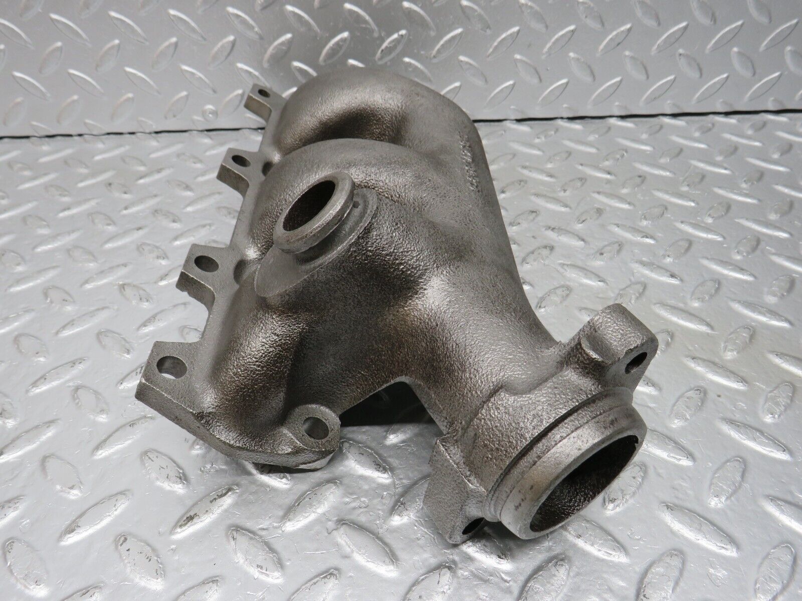 33102 Mercedes-Benz W124 300D Exhaust Manifold Cylinder 1-3 6061421002