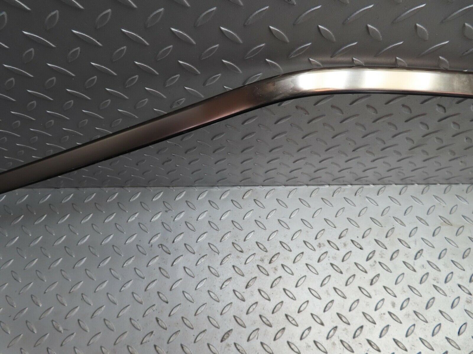 16509 Mercedes-Benz W124 260E Roof Chrome Left Side