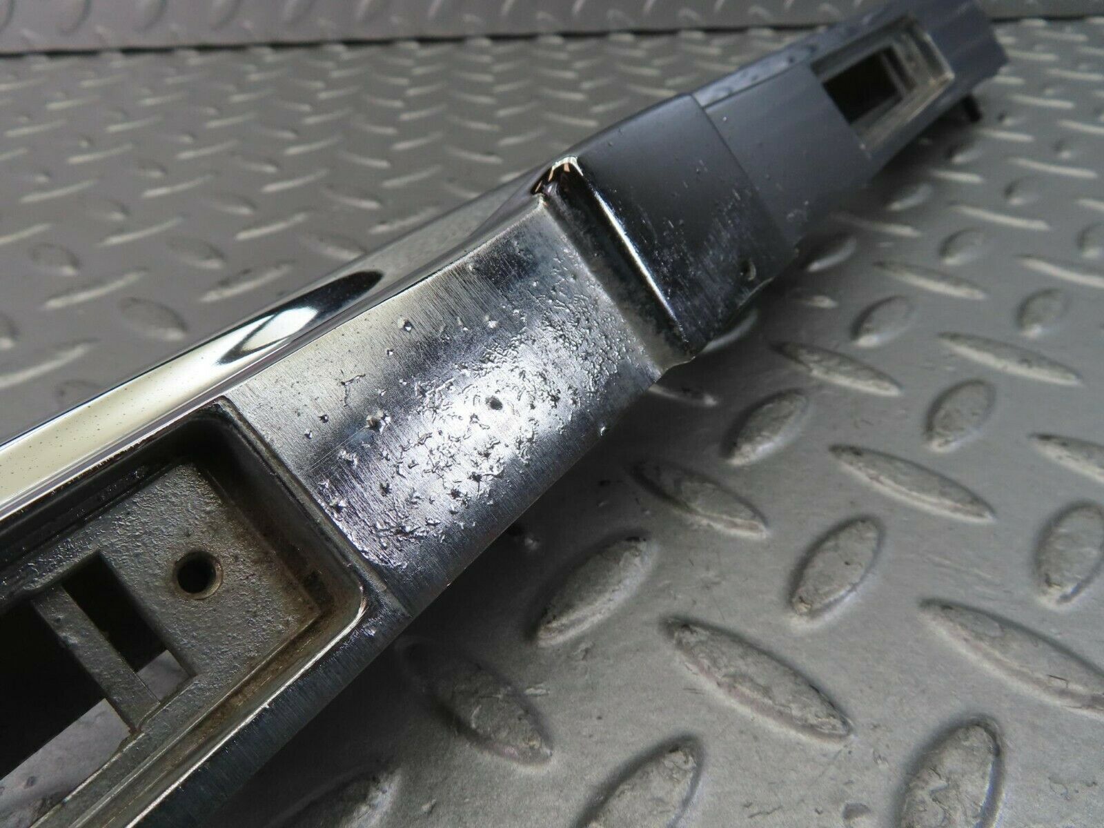 10299 Mercedes-Benz W116 number Plate Light Holder Chrome Moulding 1166900580