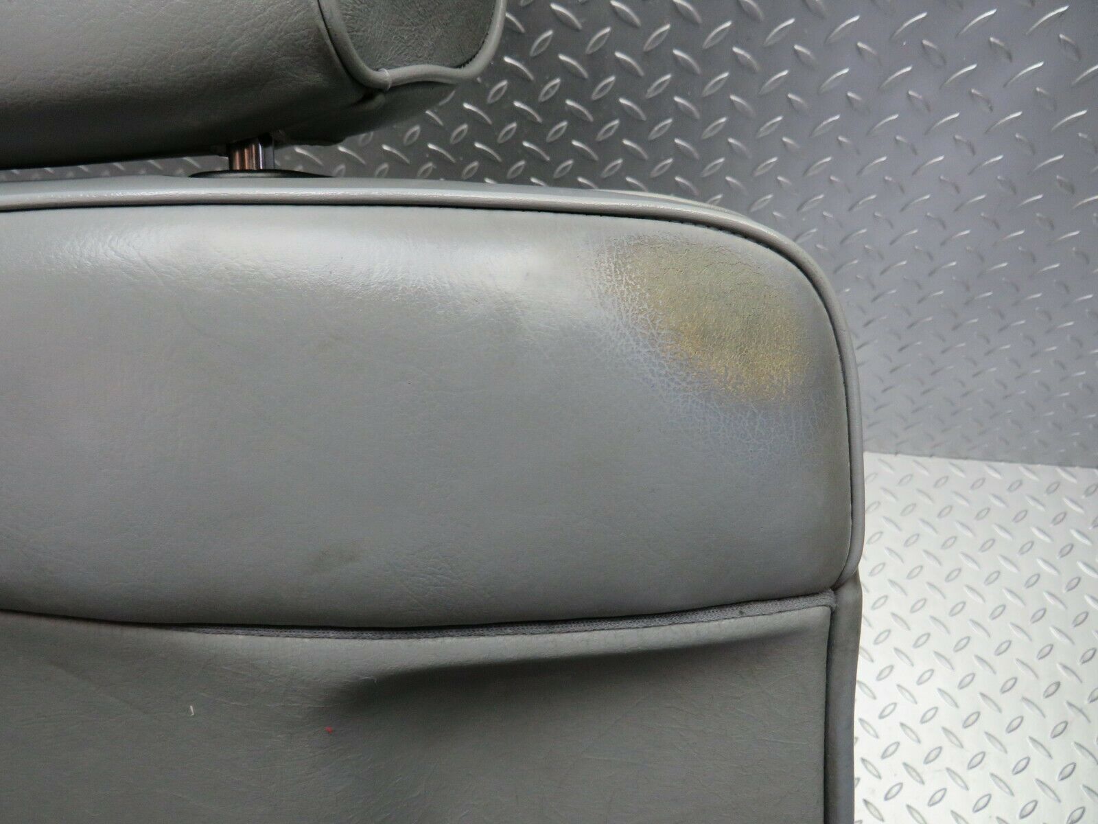 22382 Mercedes-Benz C124 E220 Coupe Front Right Seat Leather Grey 1249102350